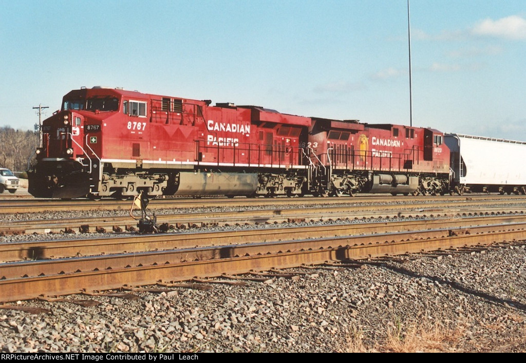 Westbound manifest waits for new crew